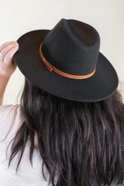 033 New Arrivals Chic Rancher Hat