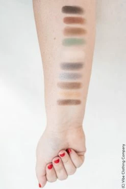 Beauty Creations Tease Eyeshadow Palette & Brush Set